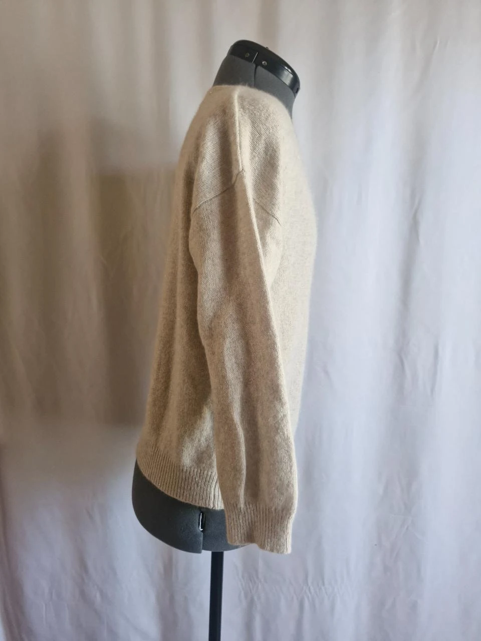 Women's V-neck long-sleeve sweater - Size S/M – photo 3